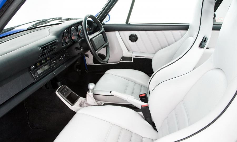 Интерьер Porsche 911 Turbo 3.6 Coupe 1992 года  (UK) (фото 15 из 40)